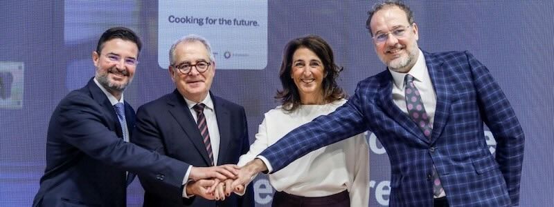 Patricio Azcárate, Secretary General of ITR; Jordi Valls, Deputy Mayor of Barcelona City Council; Roble Dorronsoro, Head of Merchants and Acceptance for Visa in Southern Europe; Mateu Hernández, General Manager of Tourism of Barcelona